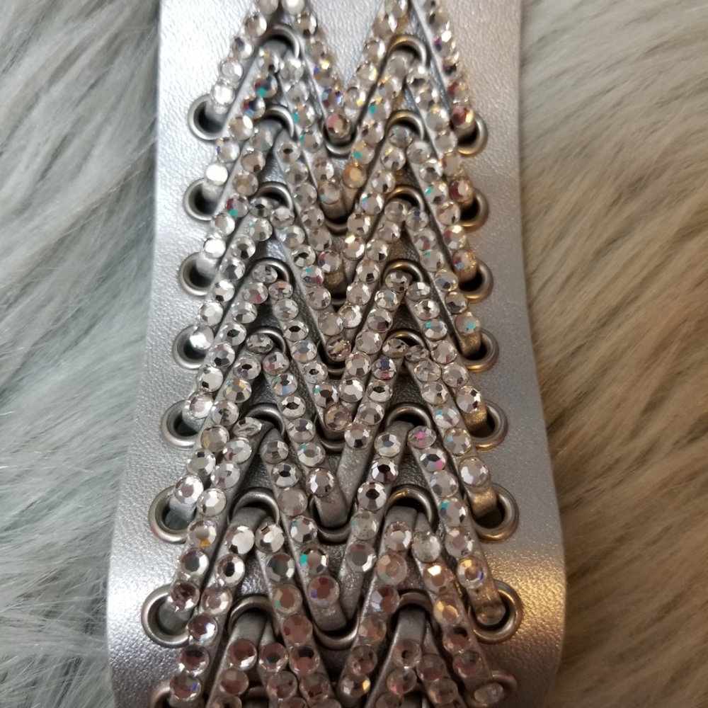 Buckle Rhinestone Bracelet - Picture 5 of 8